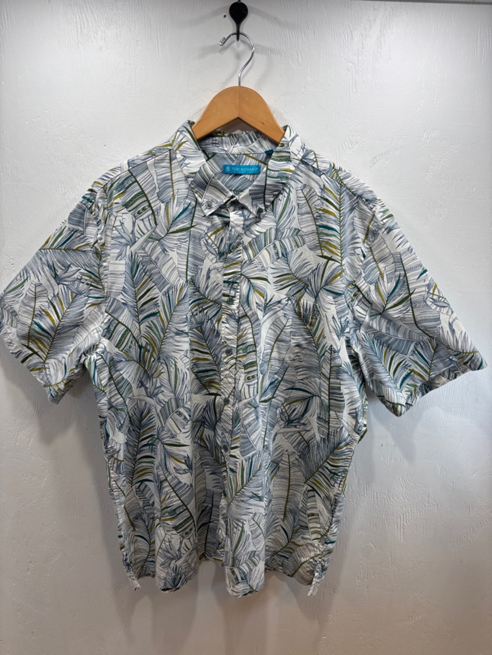 Tori Richard | Lineage White Short-Sleeve Button-Up with Green Leaf Print 2XL